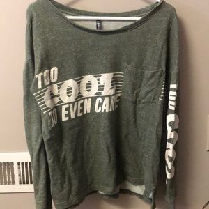 Army green thin sweater with graphic